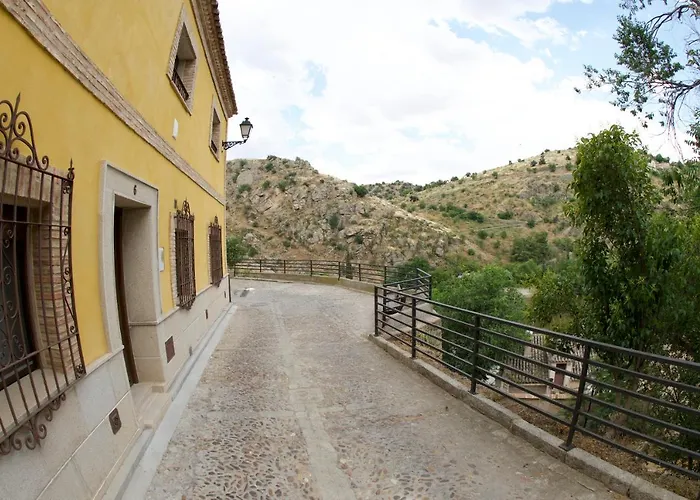 Apartamento Tranquilo E Ideal Para Parejas, Con Bonitas Vistas De Toledo Y Fantastica Ubicacion
